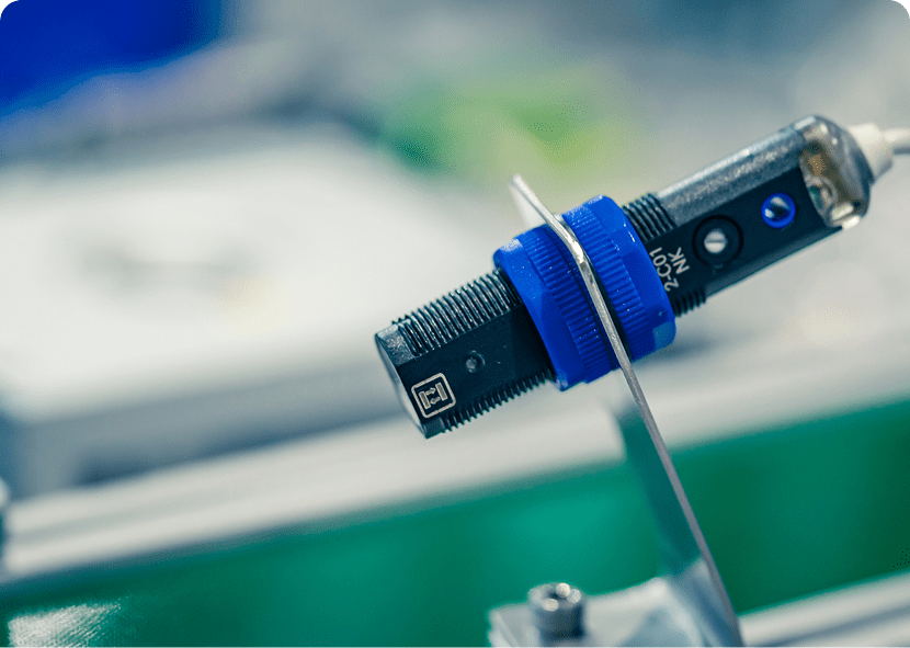 Sensor with blue ring in factory setting